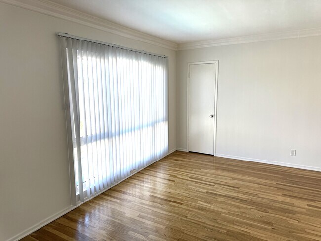 Foto del edificio - 4445 Murietta Ave