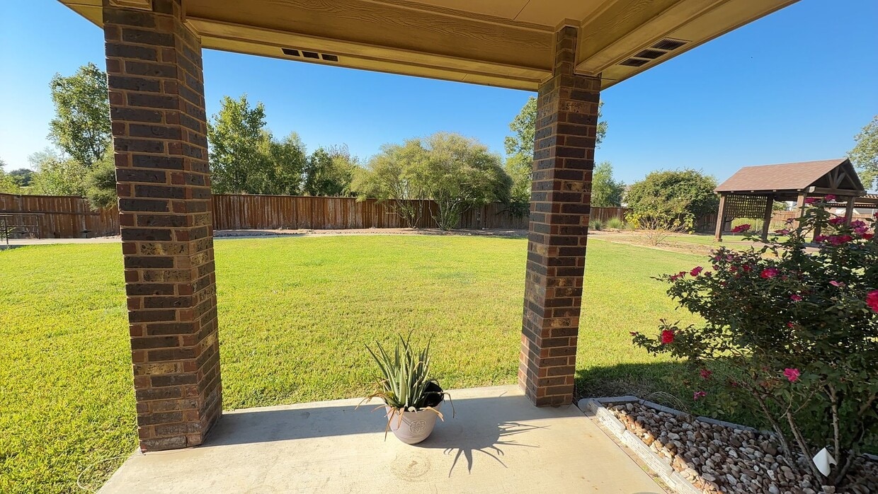 Foto del edificio - 902 Safari Dr