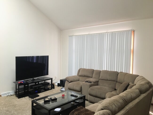 Building Photo - Manchester Townhomes