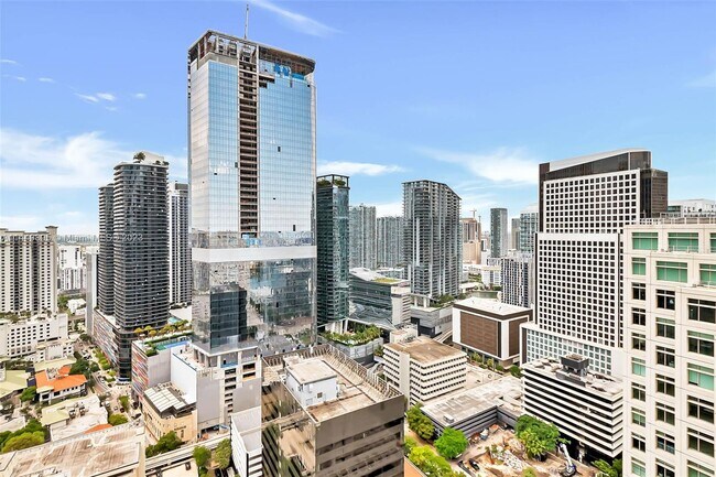 Building Photo - 950 Brickell Bay Dr