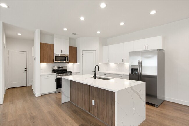 Foto del edificio - 2761 Sunny Briar Dr