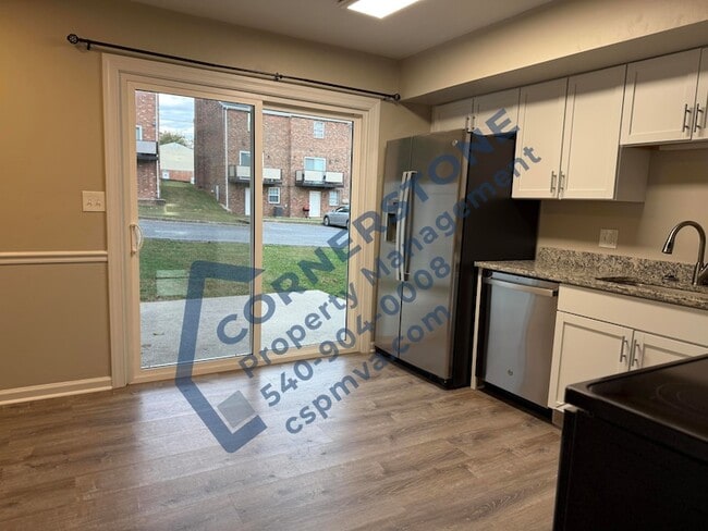 Building Photo - 1609 19th St NE