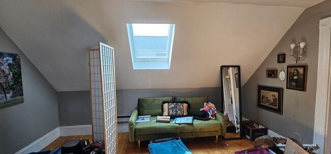 Foto del edificio - Allston 2 Bed – Top Floor – Skylights – No Fee – 9/1