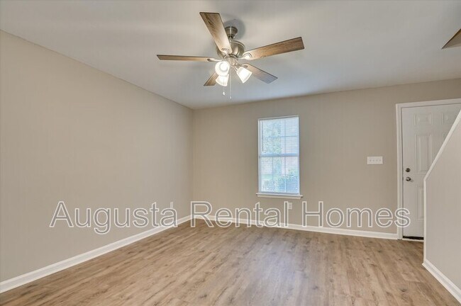 Foto del edificio - 142 Chalet N Blvd