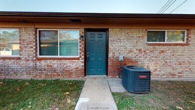Building Photo - 206 Lynn Dr