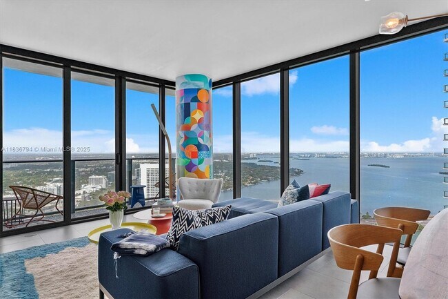 Foto del edificio - 650 NE 32nd St