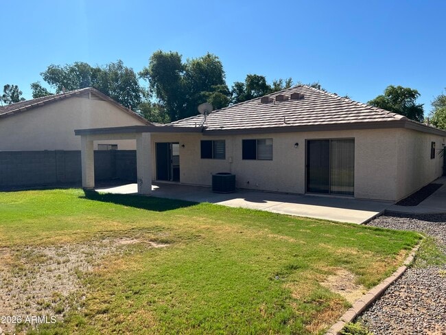 Building Photo - 434 W Fabens Ln