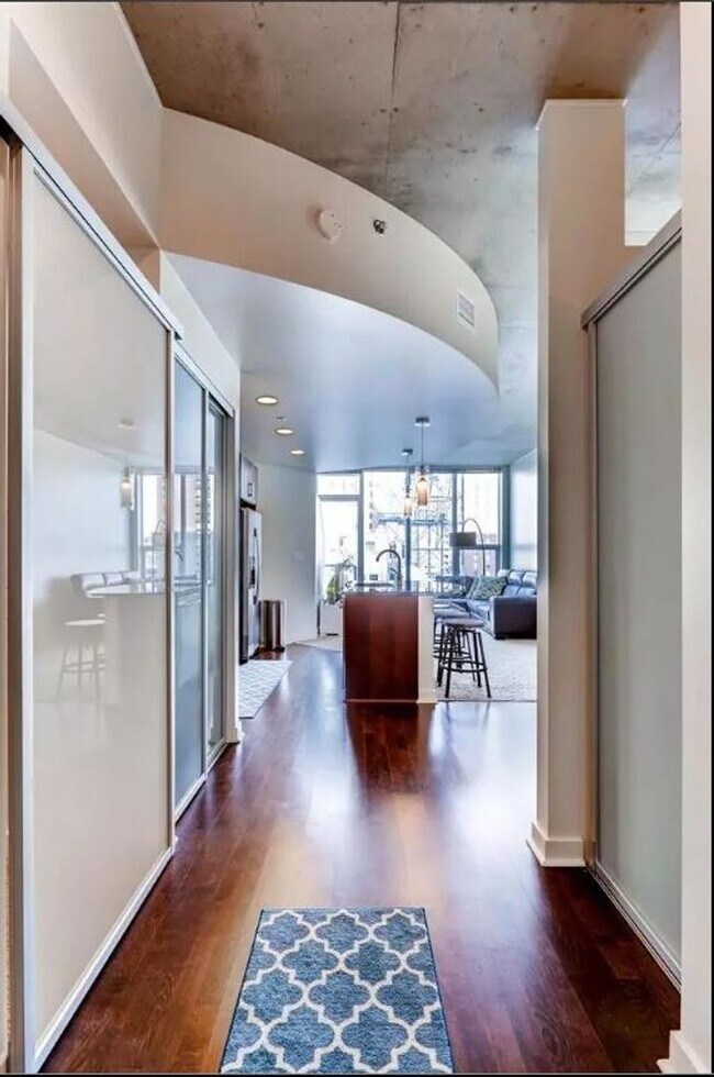 Foto del edificio - Move In Special !! Beautiful 1 bedroom Apa...