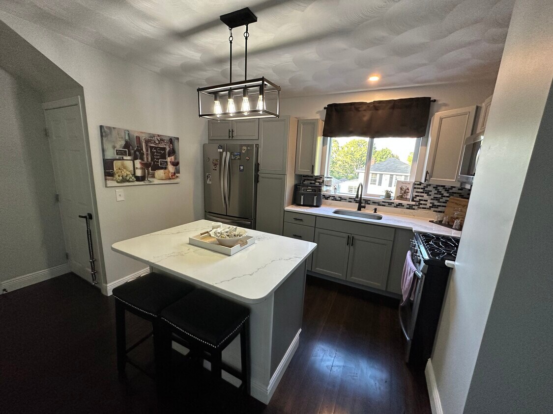 109 Grove Ave Unit 2, Warwick, RI 02889 Apartments in Warwick, RI