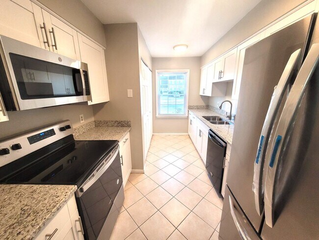 Building Photo - Beautiful Newly Remodeled 3 bedroom 1.5 ba...