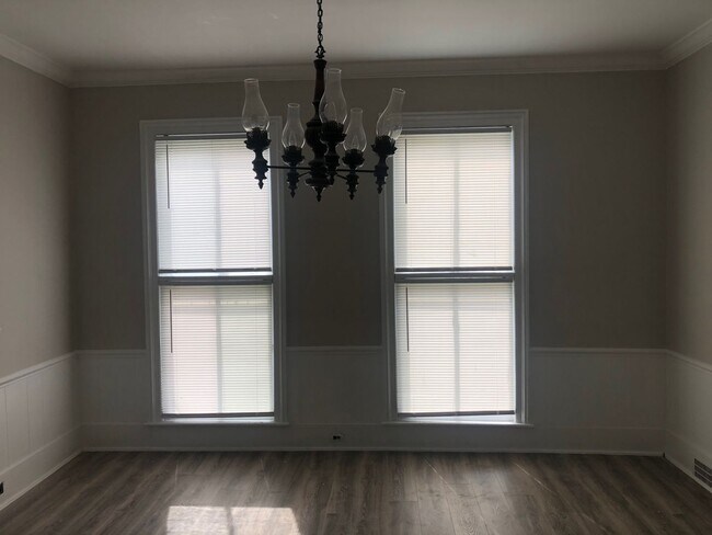 Foto del edificio - 413 E Adams St