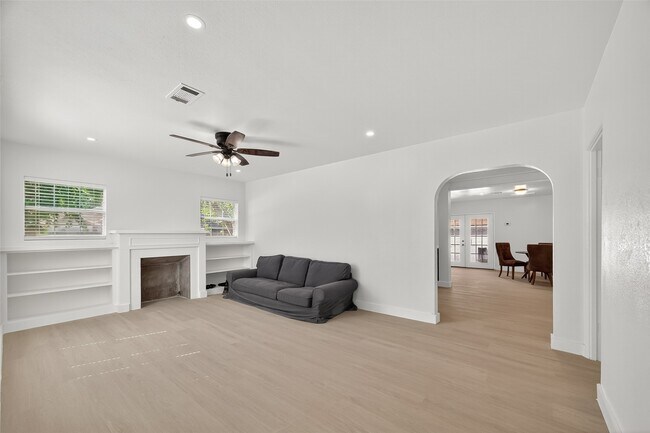 Foto del edificio - 501 Live Oak St