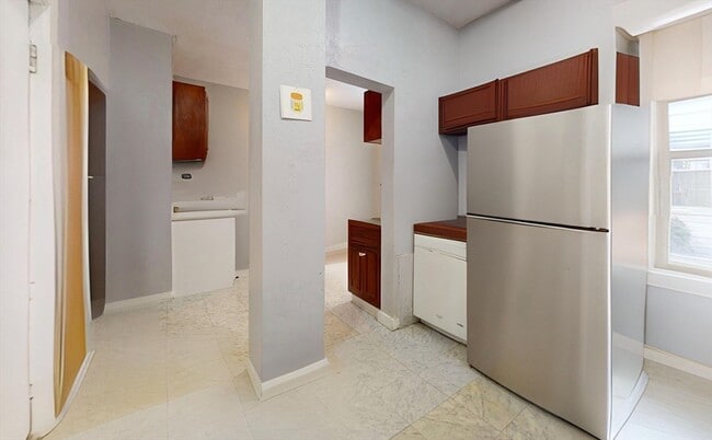 Building Photo - 10-12-12 Bolster St
