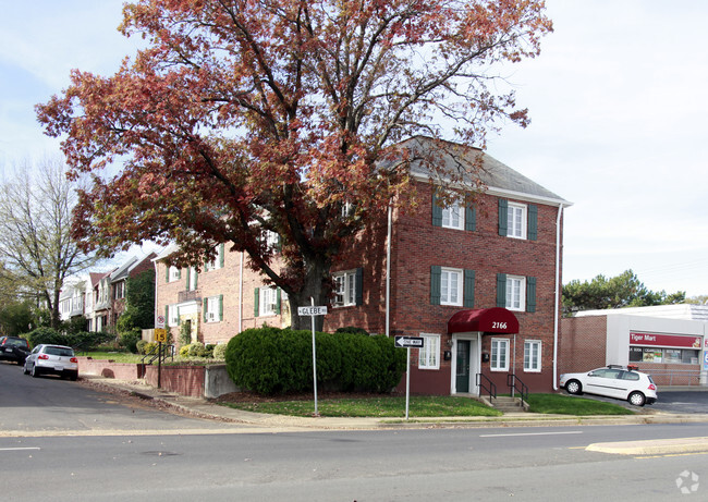 Building Photo - 2166 N Glebe Rd