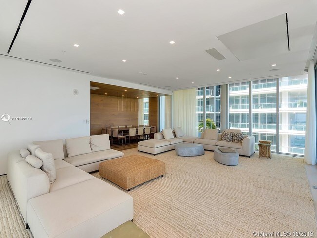 Building Photo - 3651 Collins Ave