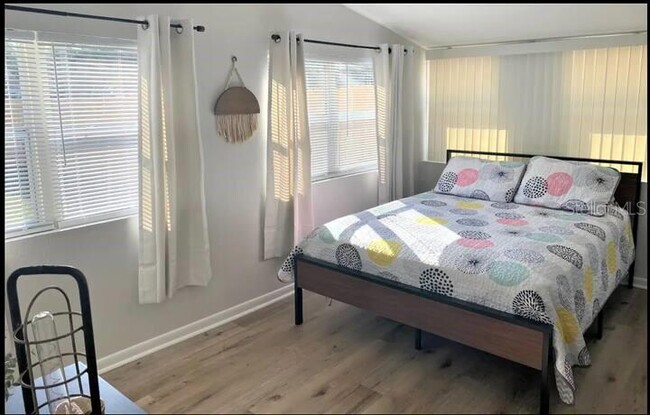 Foto del edificio - 1729 Creek Ln