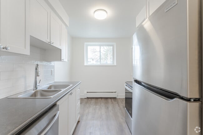 1BR, 1BA - 637SF - Kitchen - 75 Milford Avenue & 421-429 Barrie Place