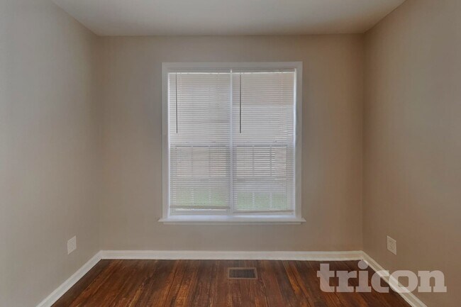 Foto del edificio - 2809 Erinridge Rd