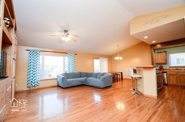 Foto del edificio - FENCED BACKYARD, CLOSE TO FT. RILEY!