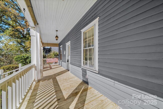 Foto del edificio - 813 E 35th St