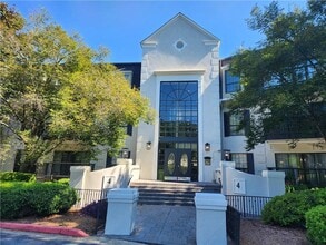 Building Photo - 3107 Pine Heights Dr NE