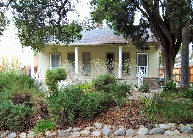 Classic Bungalow Duplex - 1353 E Elizabeth St