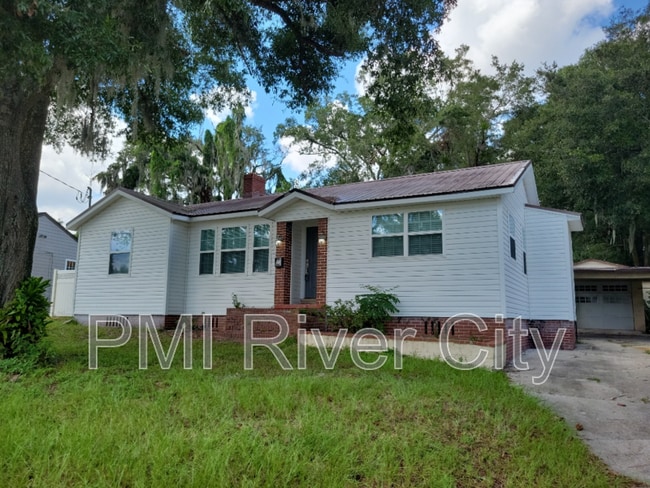 Building Photo - 1356 River Hills Cir E