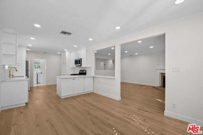 Foto del edificio - 10780 Deliban Ave