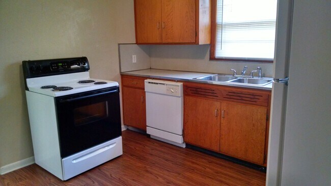 Building Photo - 7830 Donnelly Ave