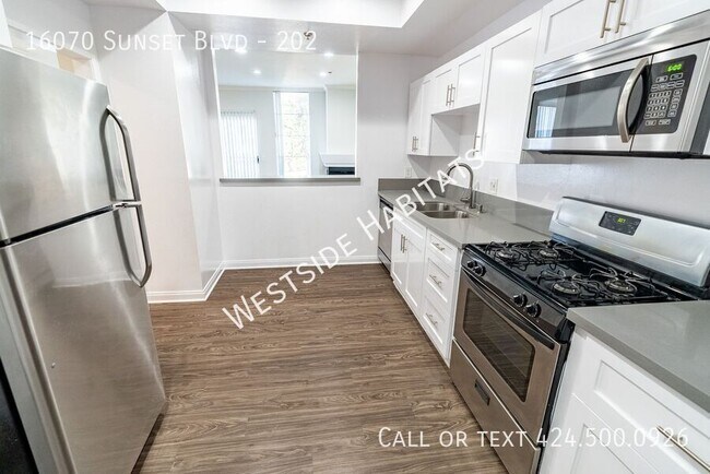 Foto del edificio - 16070 W Sunset Blvd