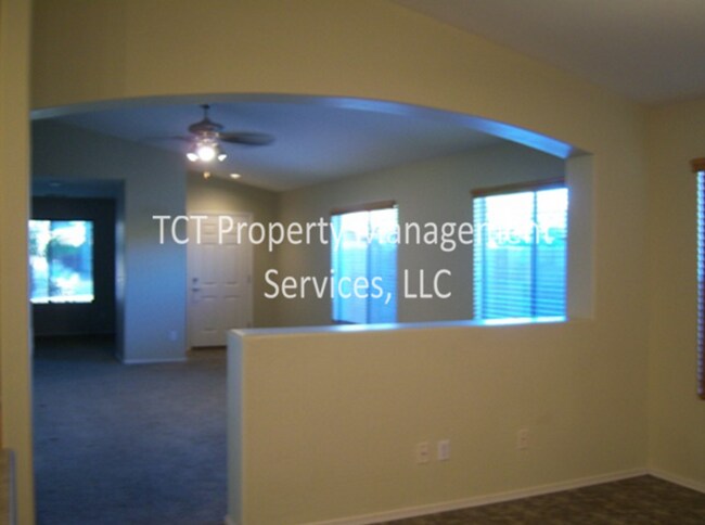 Foto del edificio - Great 3 Bedroom home in Estrella Vista!