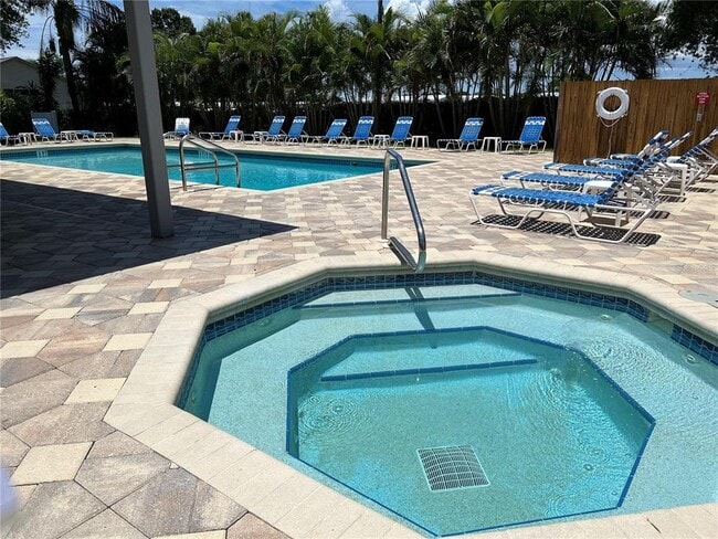 Foto del edificio - 3090 Pepperwood Ln W