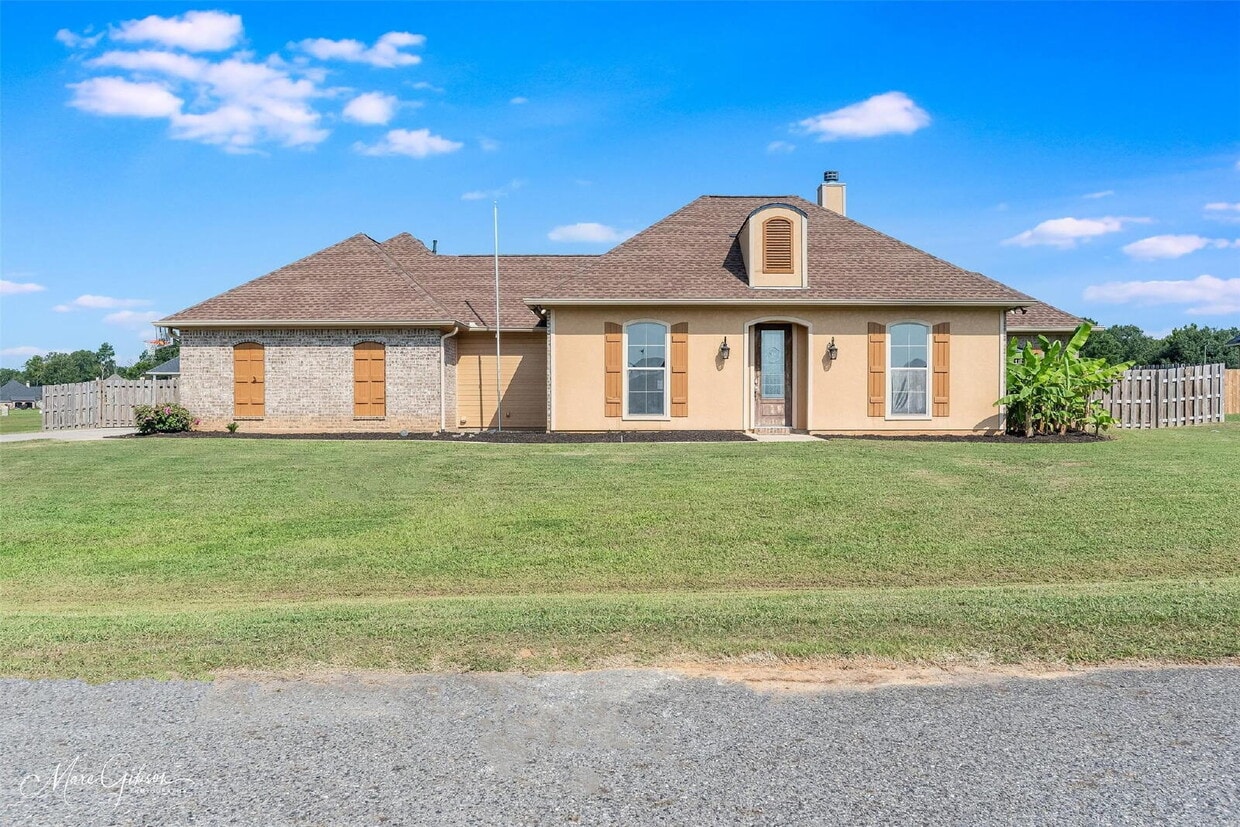 Primary Photo - "Charming 4-Bedroom Gem with Spacious 2091...