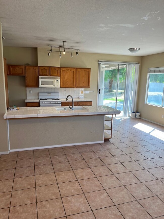 Building Photo - 4 Bedroom, 2 Bathroom Home with a Pool in ...