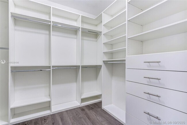 Building Photo - 50 Coconut Ln