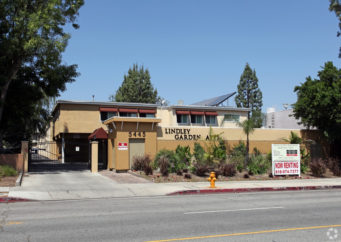 Lindley Garden Apartments 5445 Lindley Ave Tarzana, CA Apartments