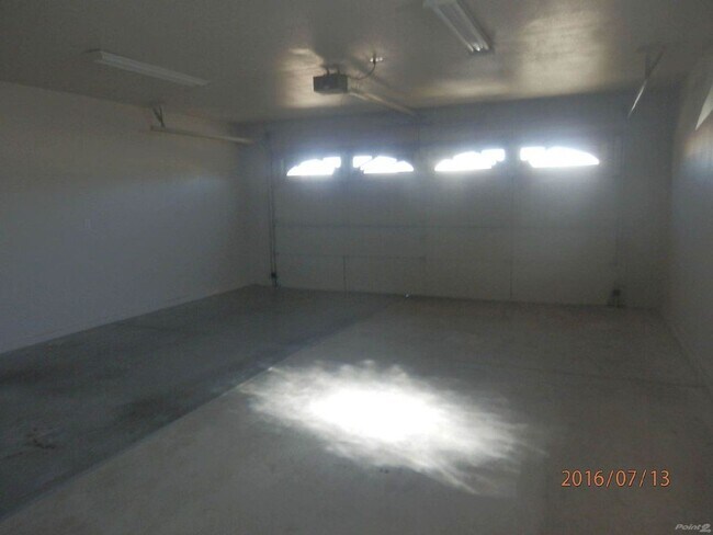Building Photo - Unfurnished Long term