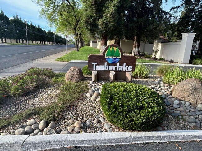 Foto del edificio - 3700 Tully Rd