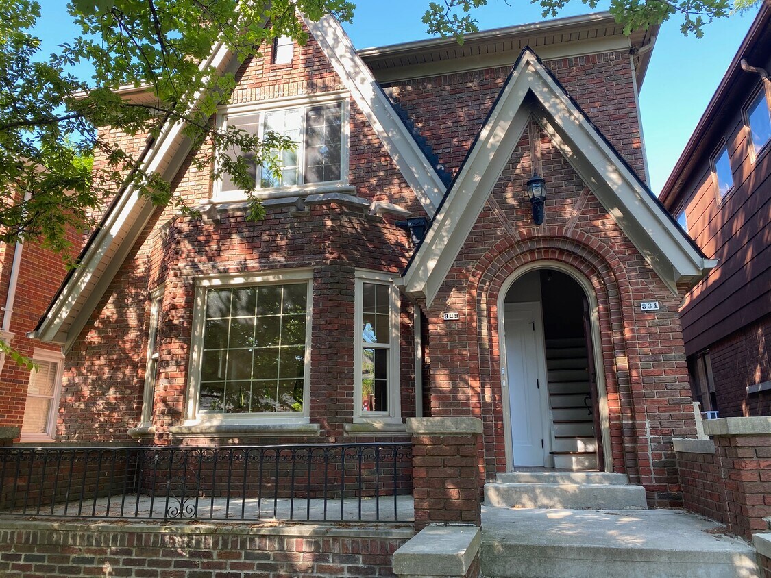 Front - 931 Beaconsfield Ave