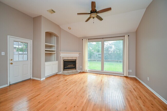 Foto del edificio - 12915 Fern Mill Ct