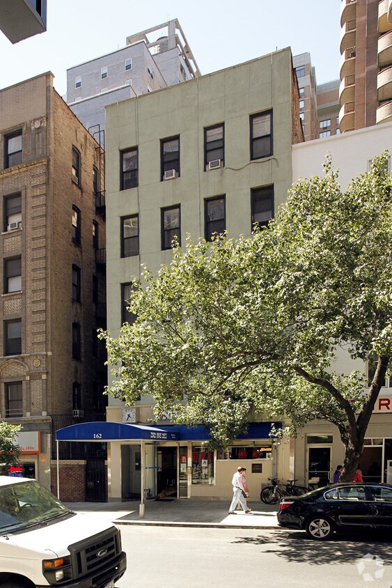 Building Photo - 162 E 33rd St