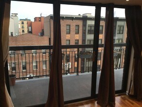 Building Photo - 700 1st St