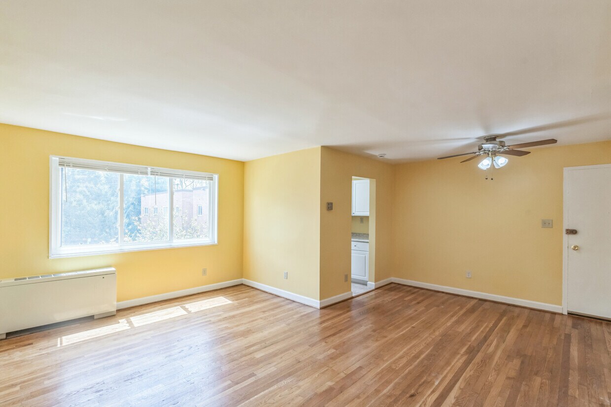 Foto principal - 9734 Glen Ave