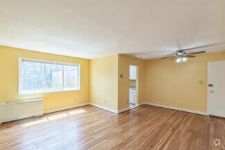 Building Photo - 9734 Glen Ave