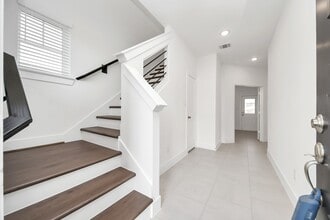 Building Photo - 1420 Shaded Rock Dr