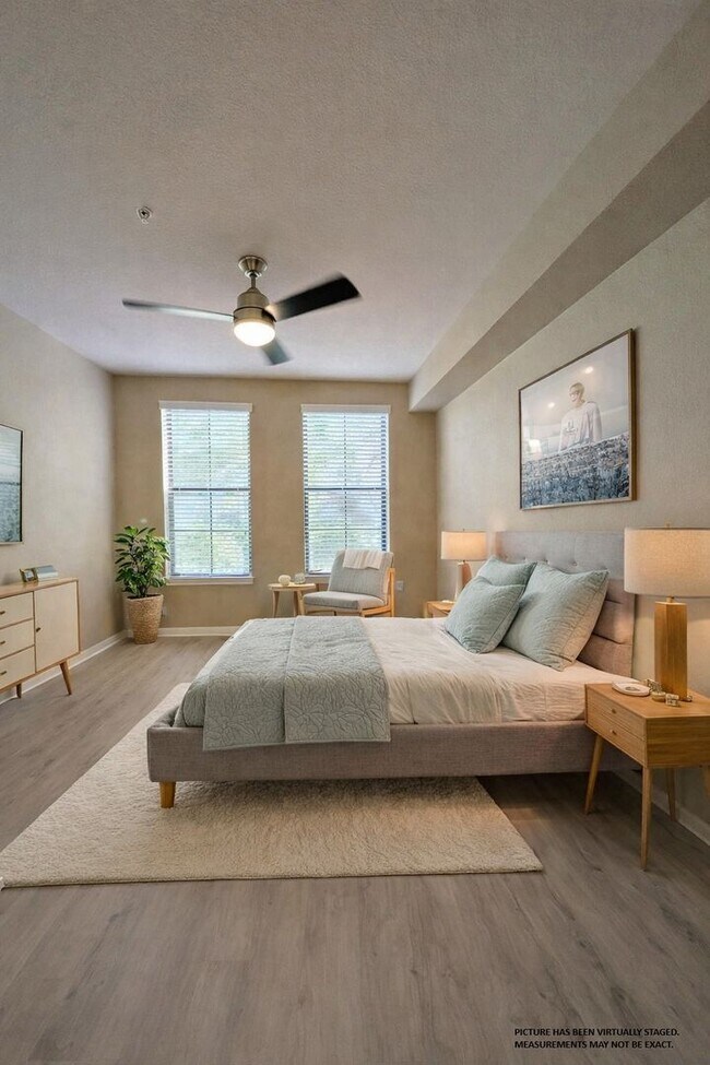 Foto del edificio - Clean, spacious renovated 1x1 with balconet