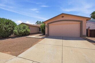 Building Photo - 10008 E Moonstruck Way