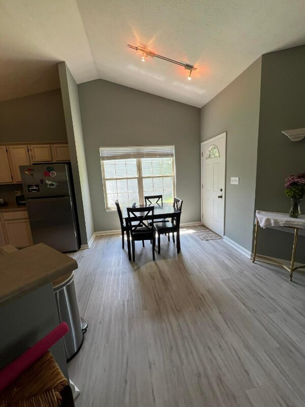 Building Photo - 4324 Roundtable Ct