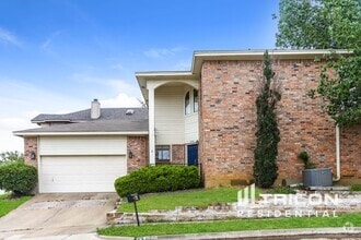 Building Photo - 3000 Everest Dr