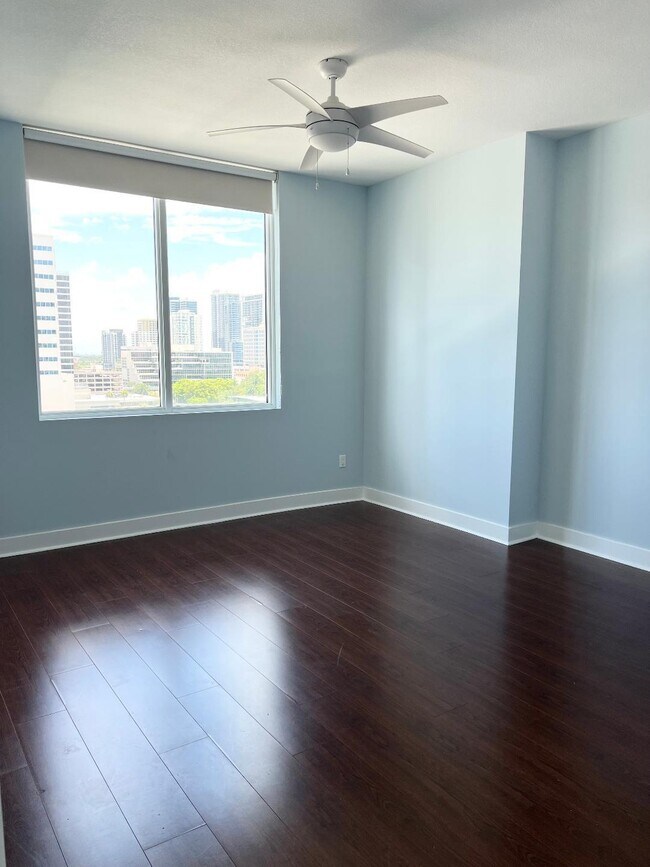 Foto del edificio - 315 NE 3rd Ave